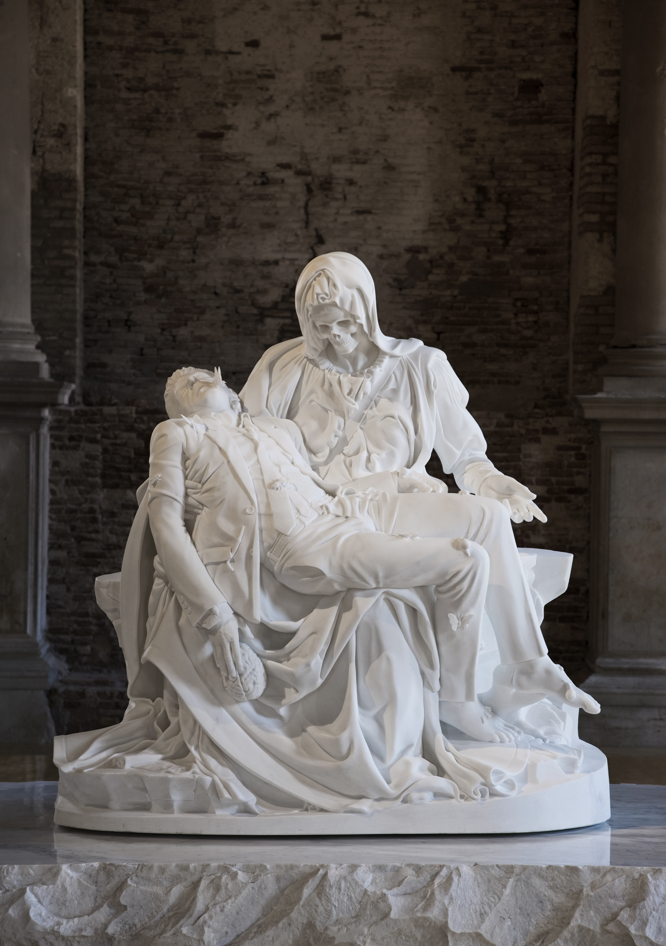 http://www.comune.modena.it/salastampa/comunicati-stampa/2014/6/michelangelo-e-il-novecento-sculture-in-mostra-a-modena/venice041-pieta-jan-fabre.jpg/image