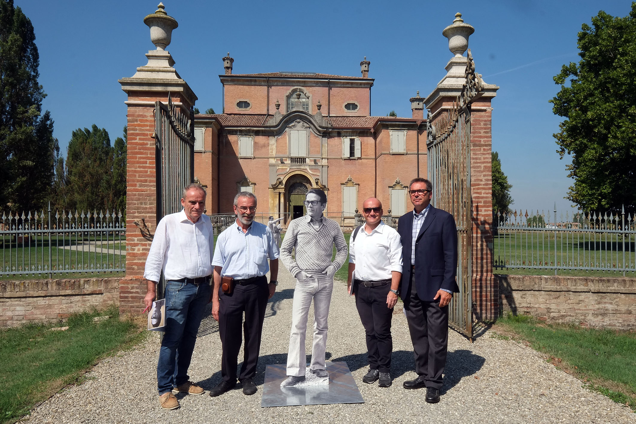 Modena, Ferri, Reggianini, Cavazza con sagoma di Pasolini a Villa