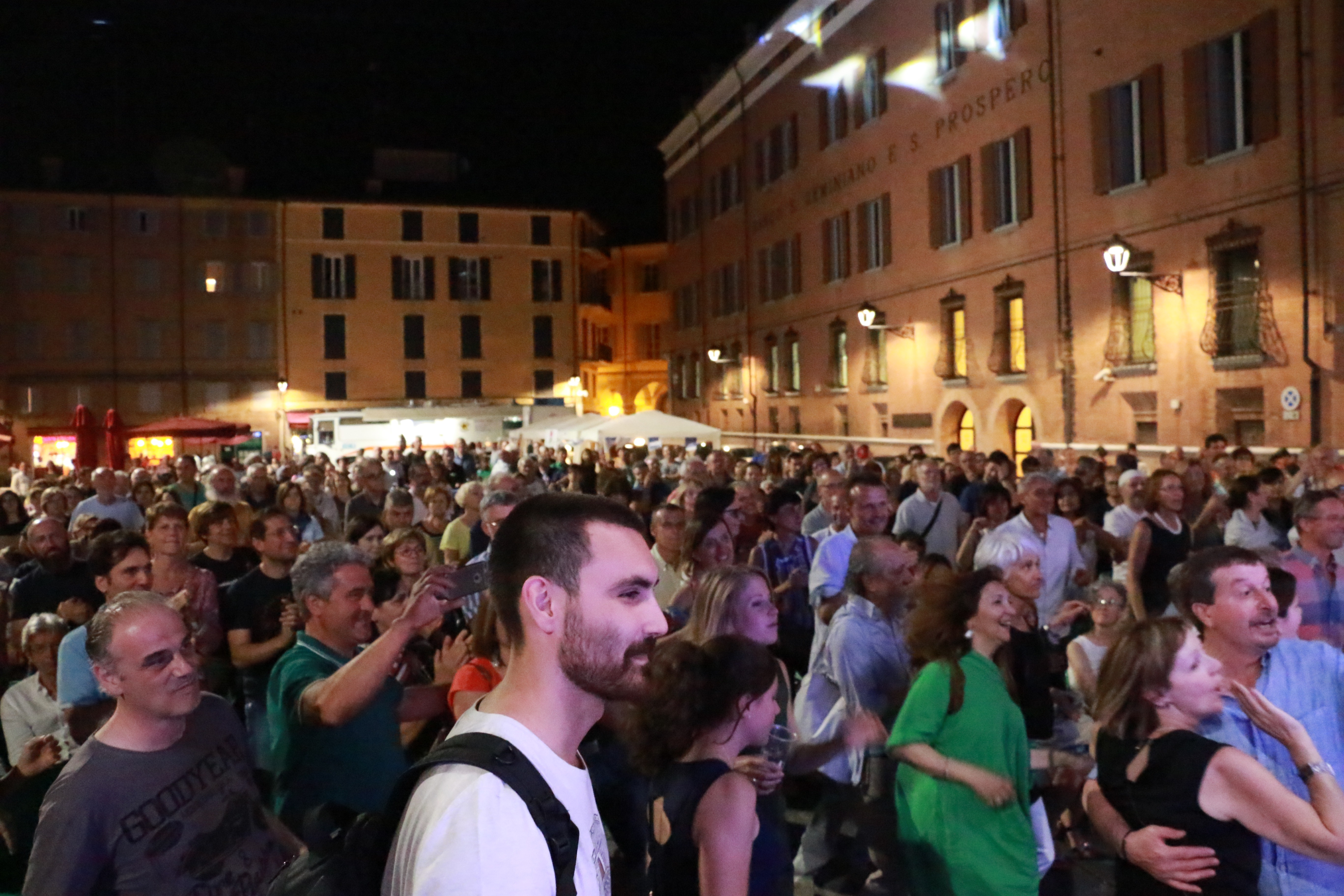 PIAZZA XX  IN FESTA DE GUSTIBLUES 2017.jpg