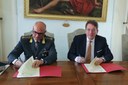 Il sindaco Muzzarelli e il colonnello D'Elia firmano il protocollo 