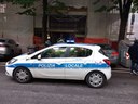 La Polizia locale davanti all'esercizio