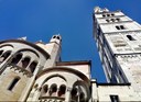 Uno scorcio delle absidi del Duomo e la Ghirlandina (foto Eleonora Fantini)