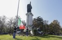 L'omaggio al Monumento ai Caduti