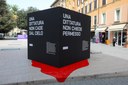in piazza Mazzini, il cubo che ricorda il delitto Matteotti e l'avvento del fascismo