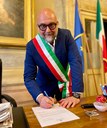 Massimo Mezzetti firma l'accettazione dell'incarico