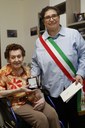 L'assessora Maletti consegna la medaglia della Bonissima a Dafne Giovani